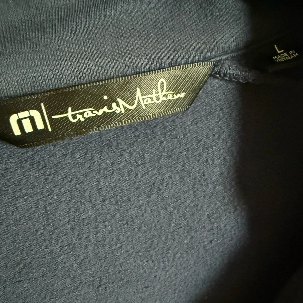 Travis Mathew Navy Blue Grey Men's quarter zip pull-over sweater - Sz Large! EUC